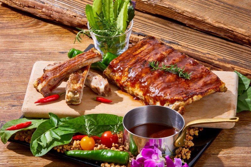 骨付きポークスペアリブ BBQ仕立て