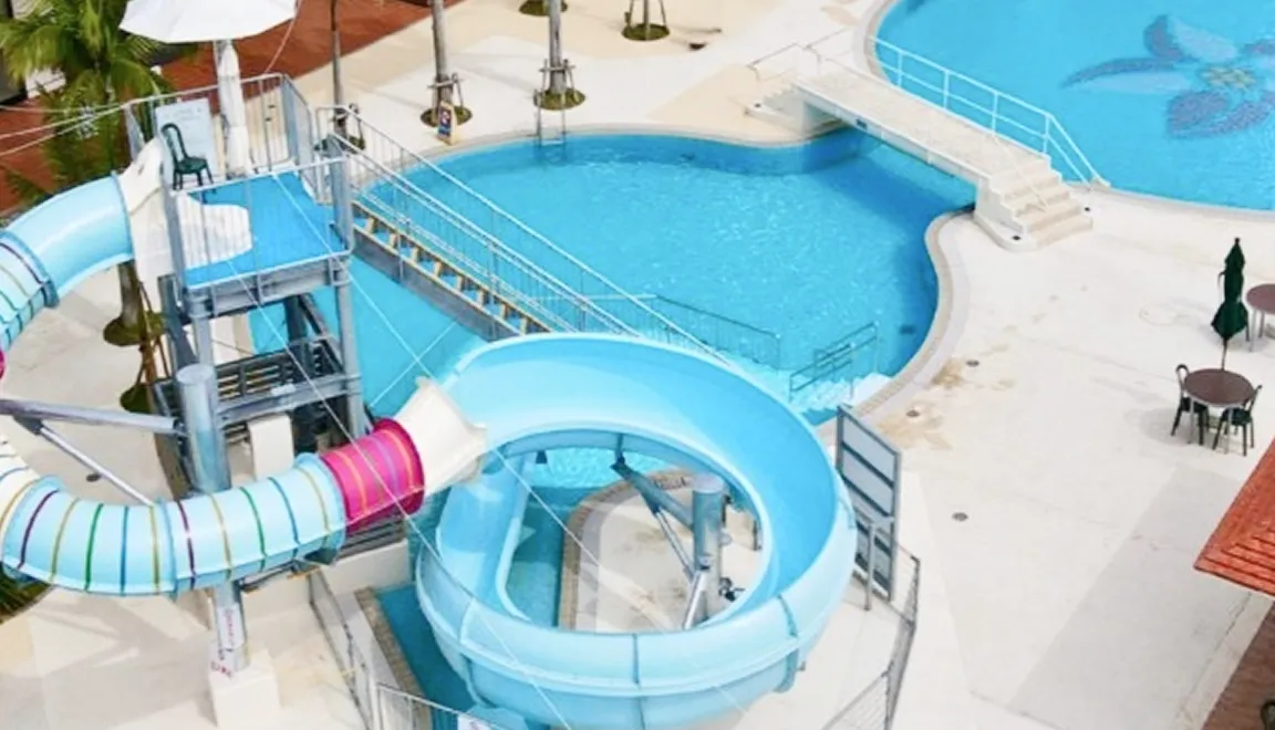 虹のウォータースライダー