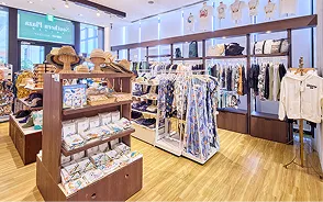 リゾートに欠かせない水着やビーチサンダル