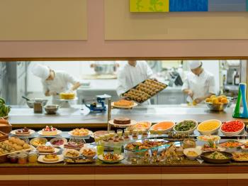 【11月-12月・期間限定！】夕食ブッフェ＆選べる朝食｜ロイヤルオーシャンスイートで過ごす島時間！