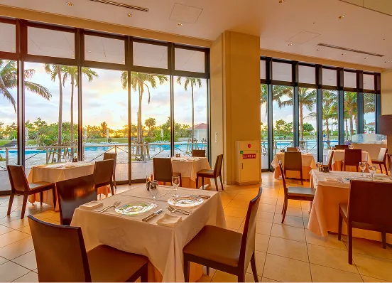 プールサイドレストラン​「サザンテラス」