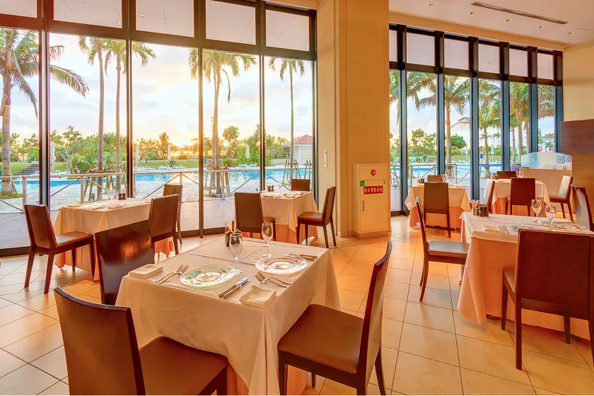 プールサイドレストラン「サザンテラス」