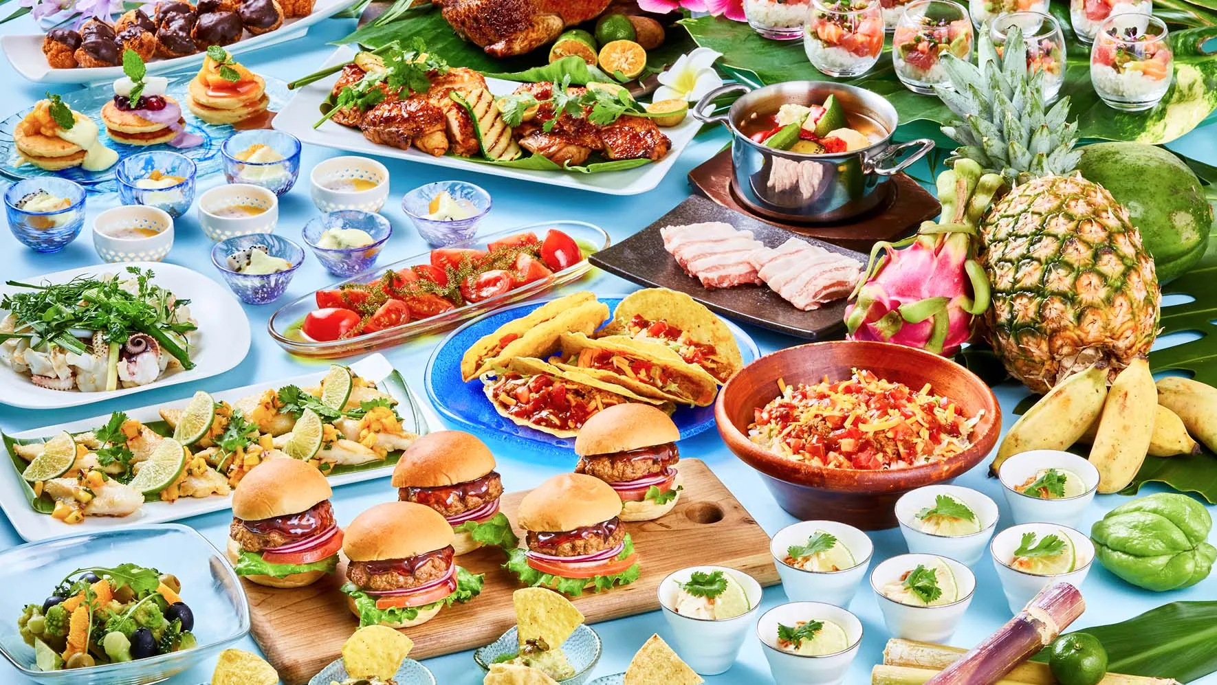 東シナ海を望む絶景とともに楽しむ、人気のランチブッフェ。