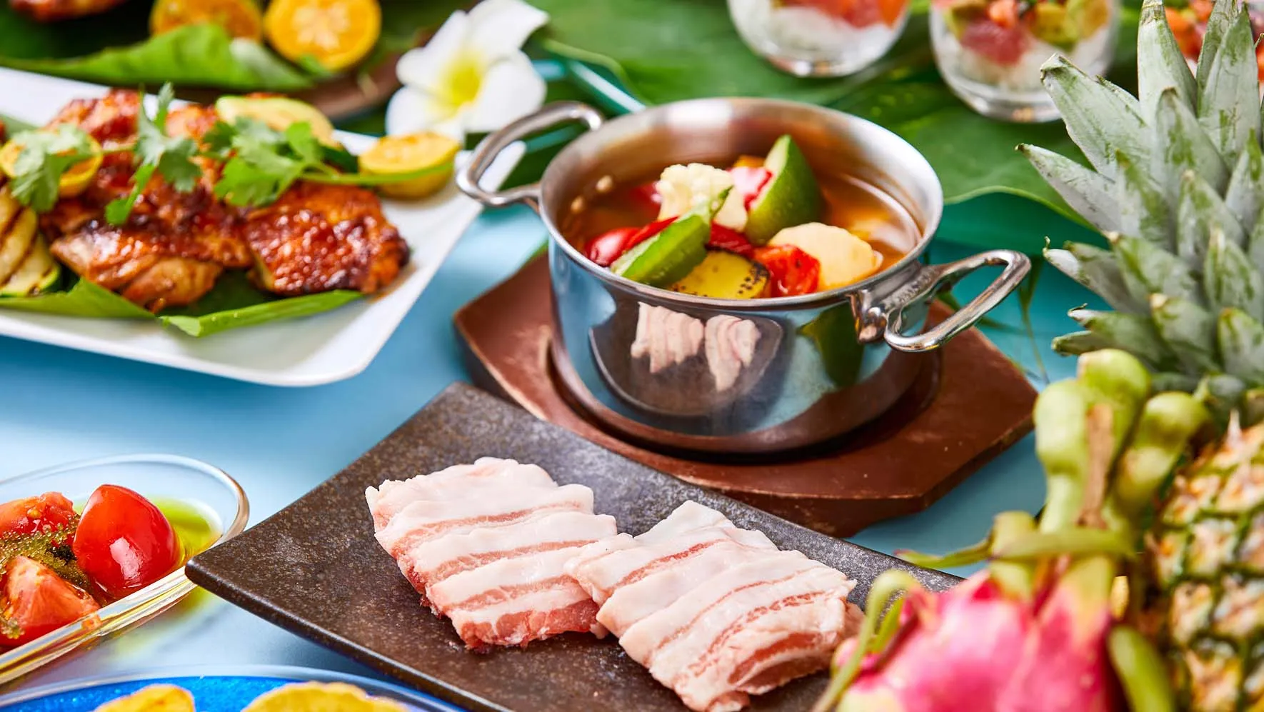 東シナ海を望む絶景とともに楽しむ、人気のランチブッフェ。