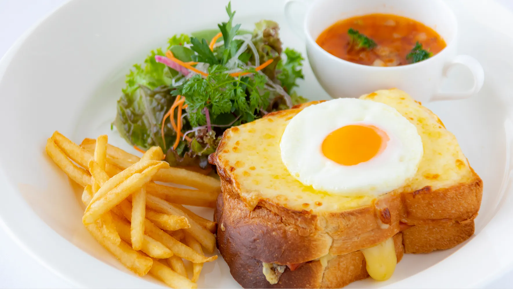 南の風が運ぶ、穏やかなランチタイム。