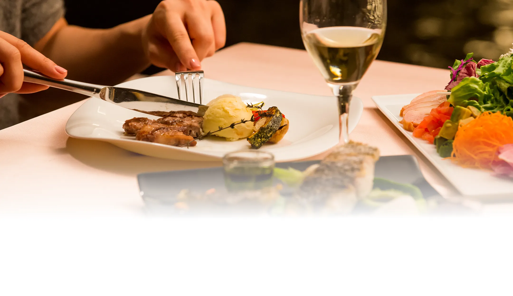 プールサイドレストラン「サザンテラス」